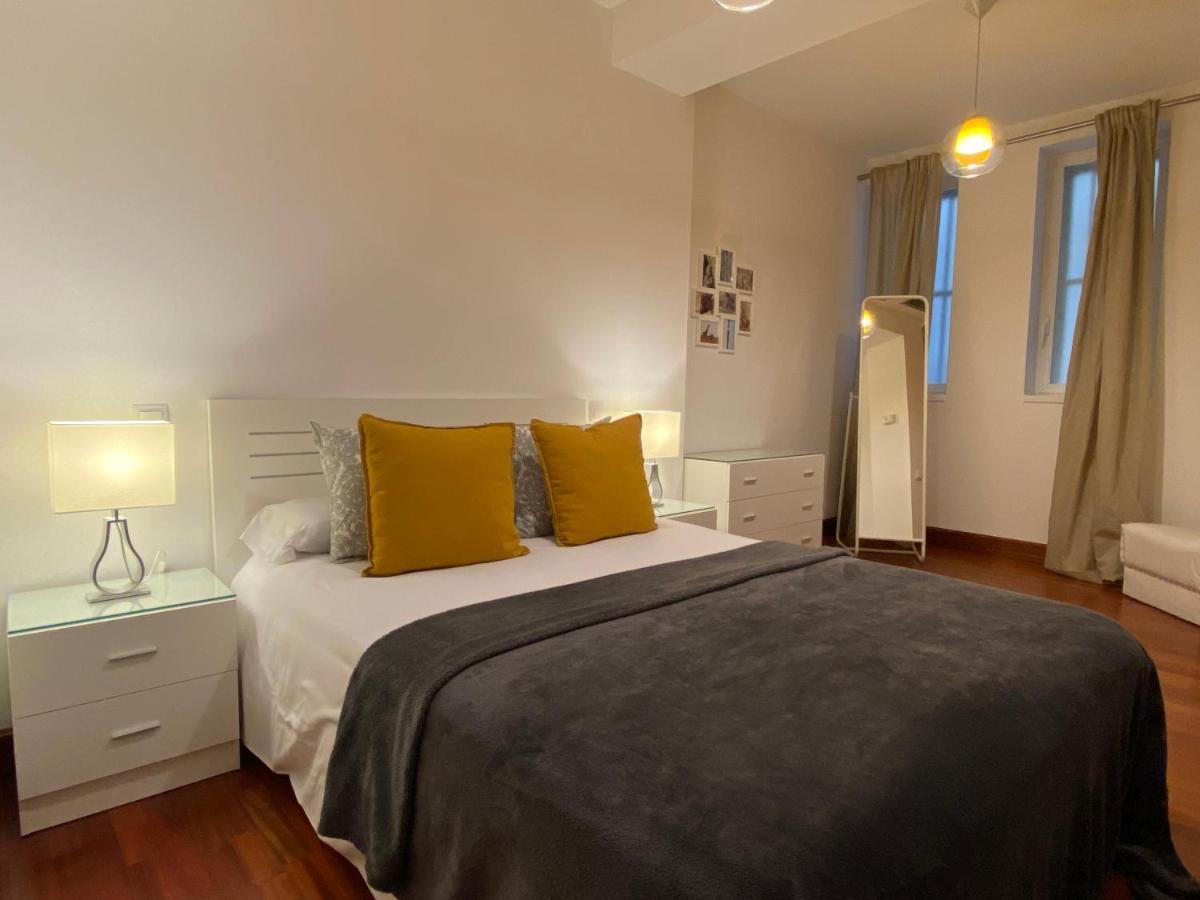 Homyat Prior Romo, Plaza Mayor Apartment